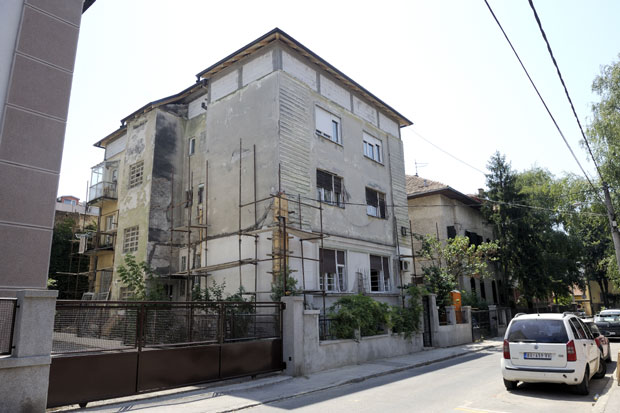 СТАНАРИ СТРАХУЈУ ОД УРУШАВАЊА ЗГРАДЕ: Малтеришу преко суда